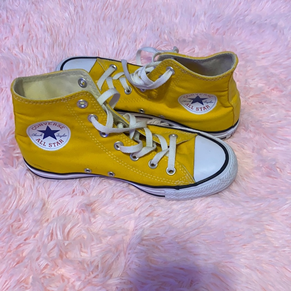 Yellow converse